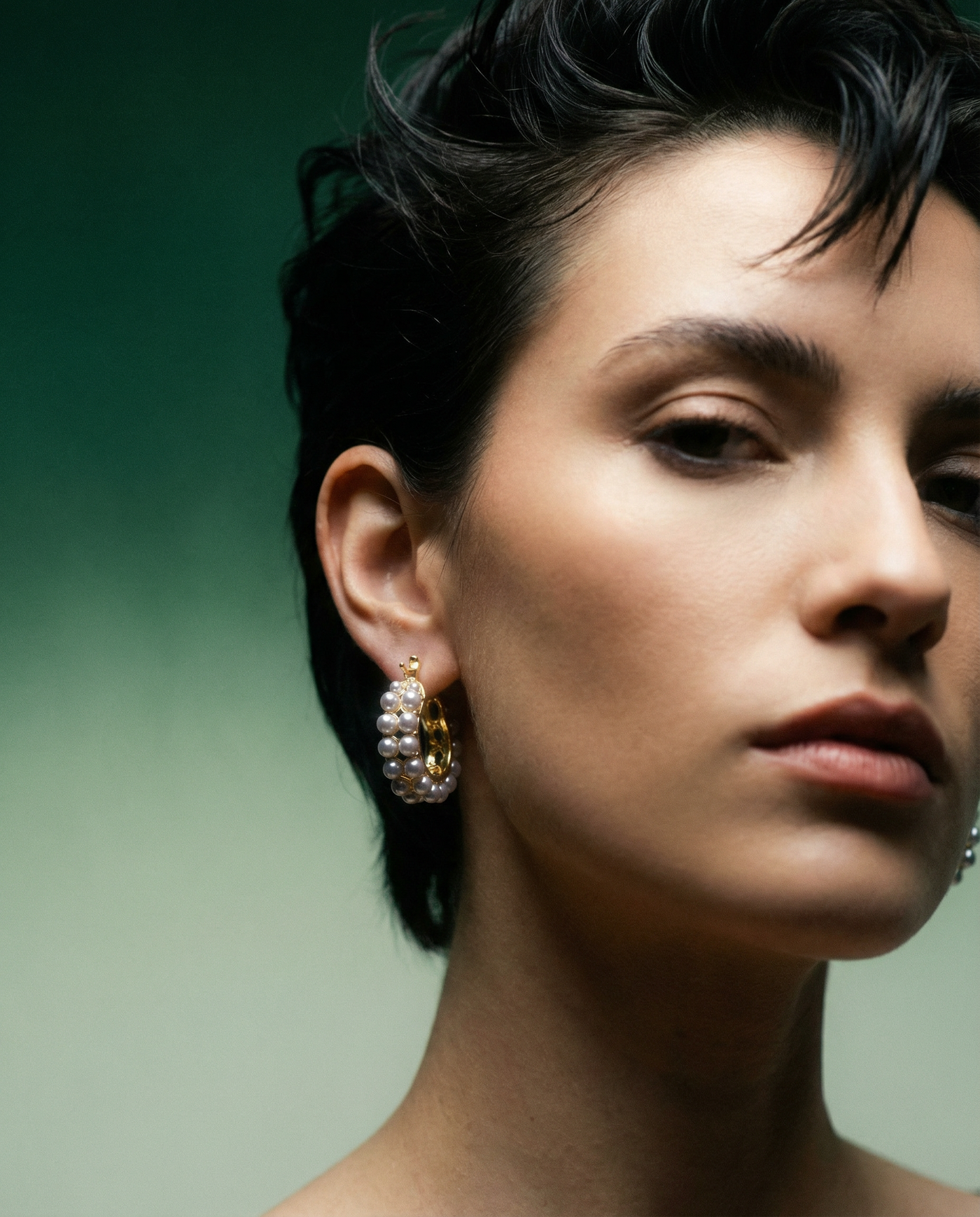 Hoop earrings with a cluster of pearls