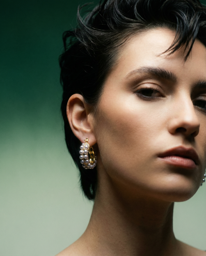 Hoop earrings with a cluster of pearls