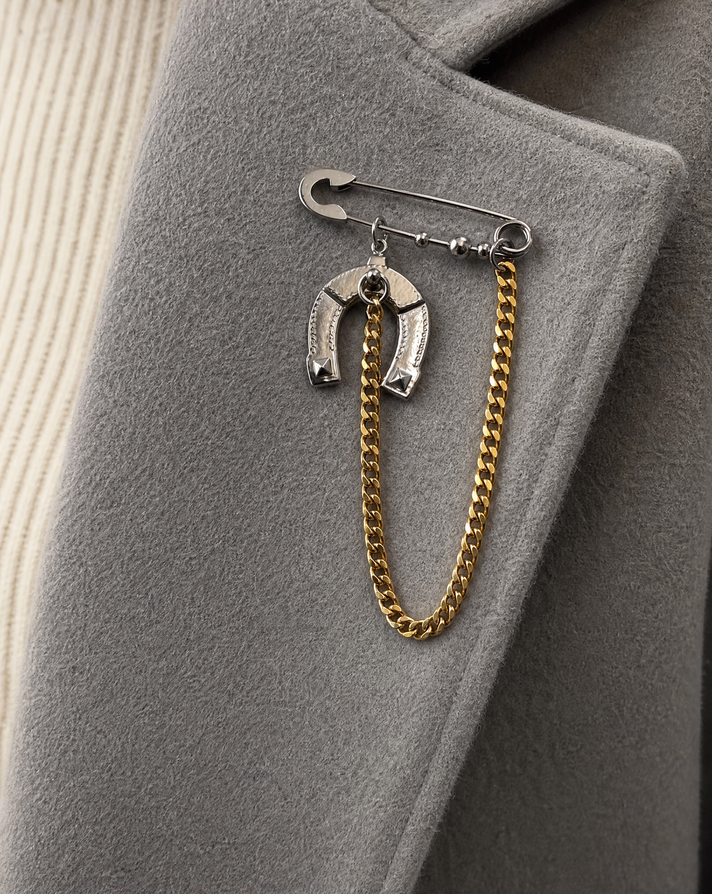 Lucky Horseshoe Chain Pin Brooch