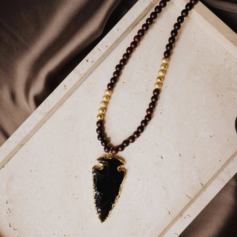 Collar de Obsidiana Negra con Colgante de Punta de Flecha