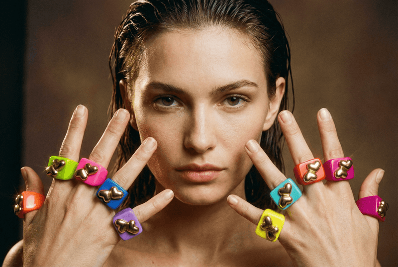 Resin ring with two gold hearts – Phoebe's