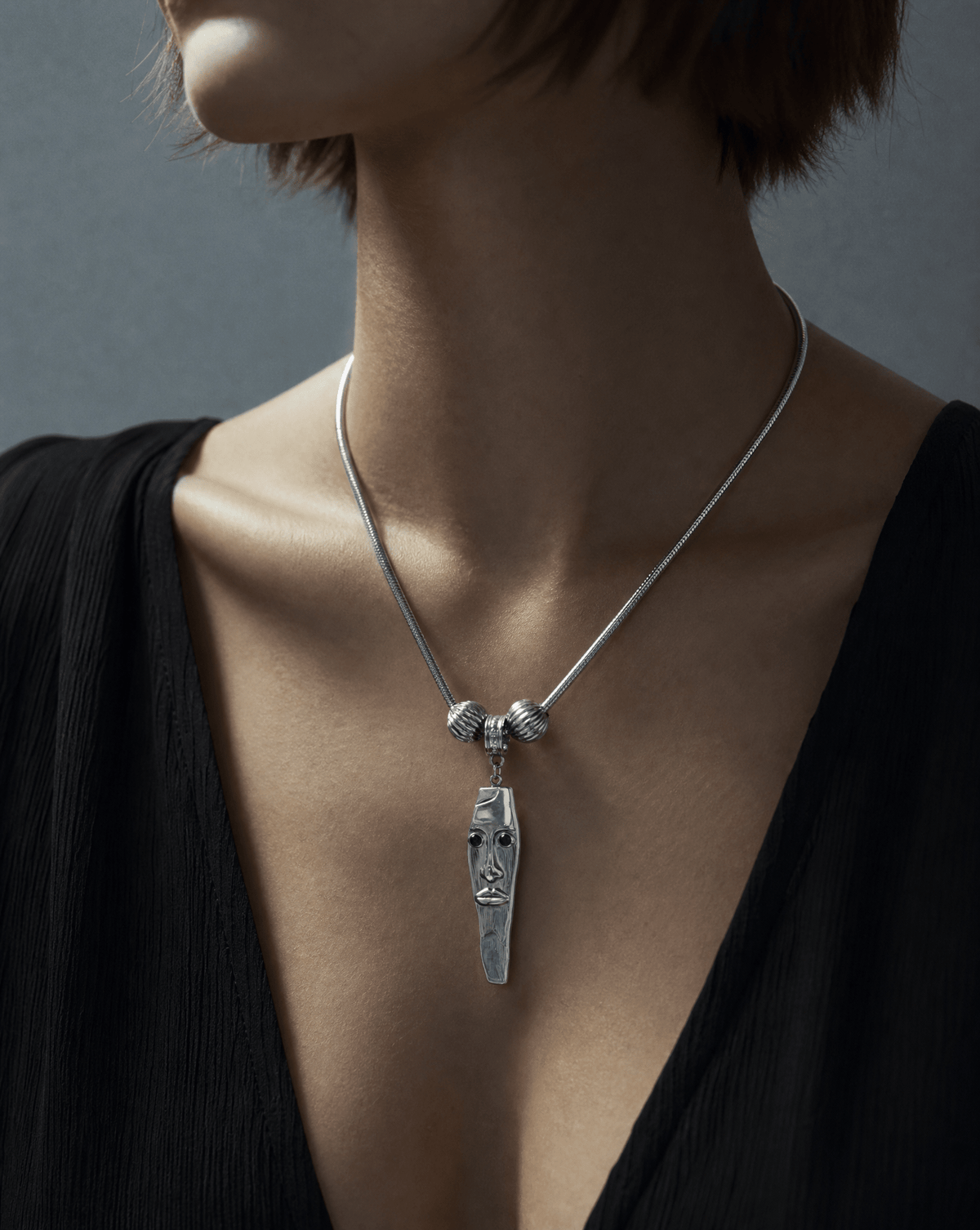 Silver-tone sculptural face pendant necklace β Phoebe's