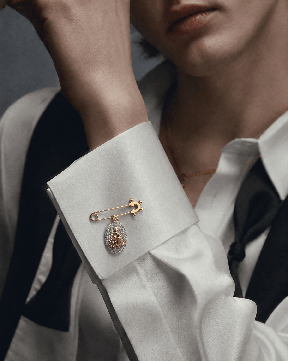 Minimalist Virgin Mary charm safety pin brooch – Phoebe's