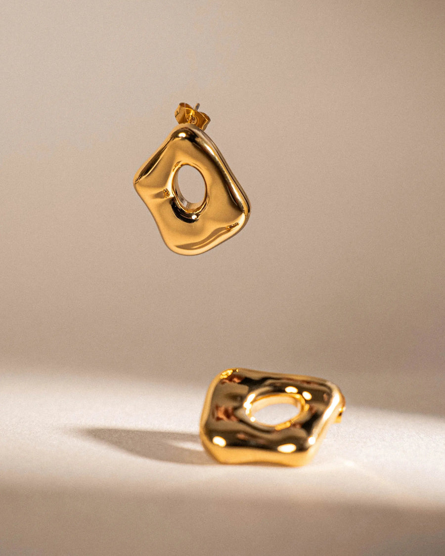 Buy-Gold-Plated-Earrings-Online-Elevate-Your-Everyday-Look Phoebe`s