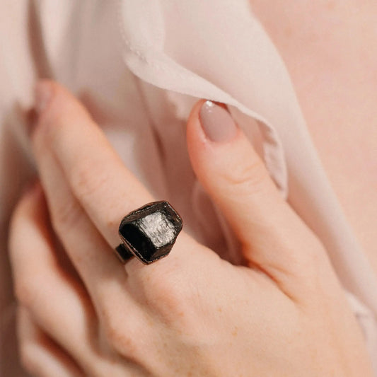 Black-Stones-Gems-Elegance-Power-and-Mystery Phoebe`s