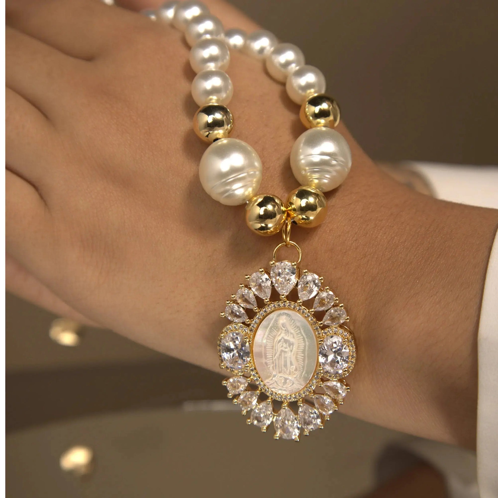 Dainty-Virgin-Mary-Necklace-Timeless-Faith-Meets-Delicate-Elegance Phoebe`s