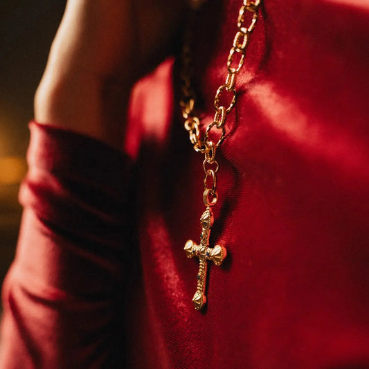 Daisy-Necklace-Timeless-Elegance-for-Every-Occasion Phoebe`s