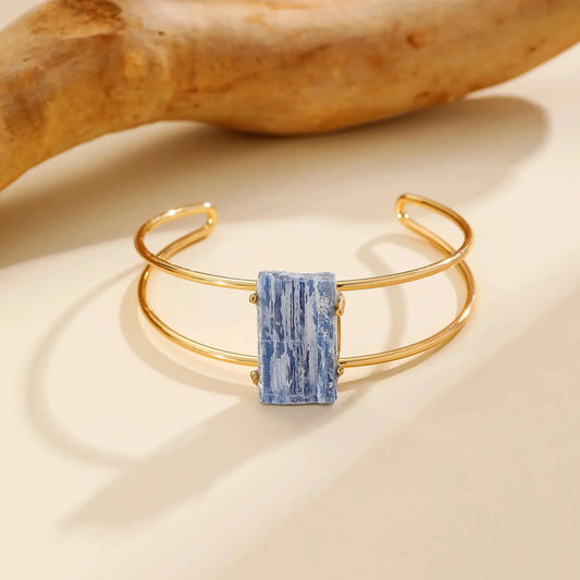 Kyanite-Bracelet-A-Gateway-to-Balance-and-Clarity Phoebe`s