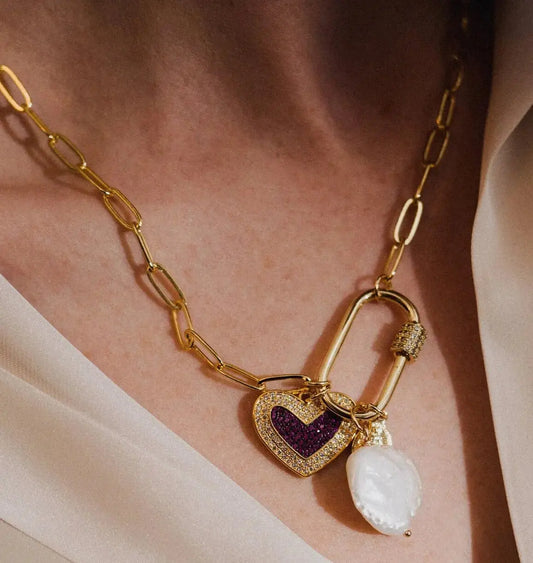 Dainty-Carabiner-Necklace-The-Ultimate-Touch-of-Elegance Phoebe`s