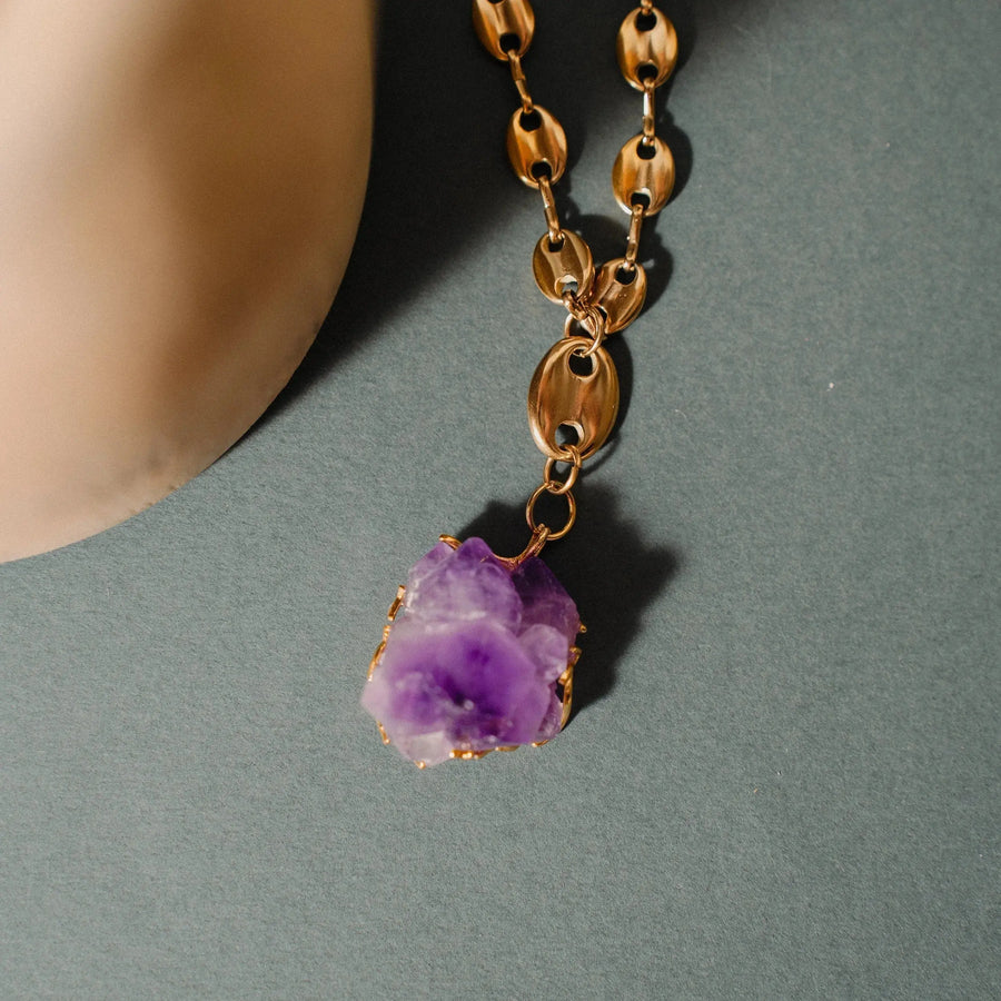 Large-Raw-Crystal-Necklace-Natural-Power-in-Statement-Style Phoebe`s