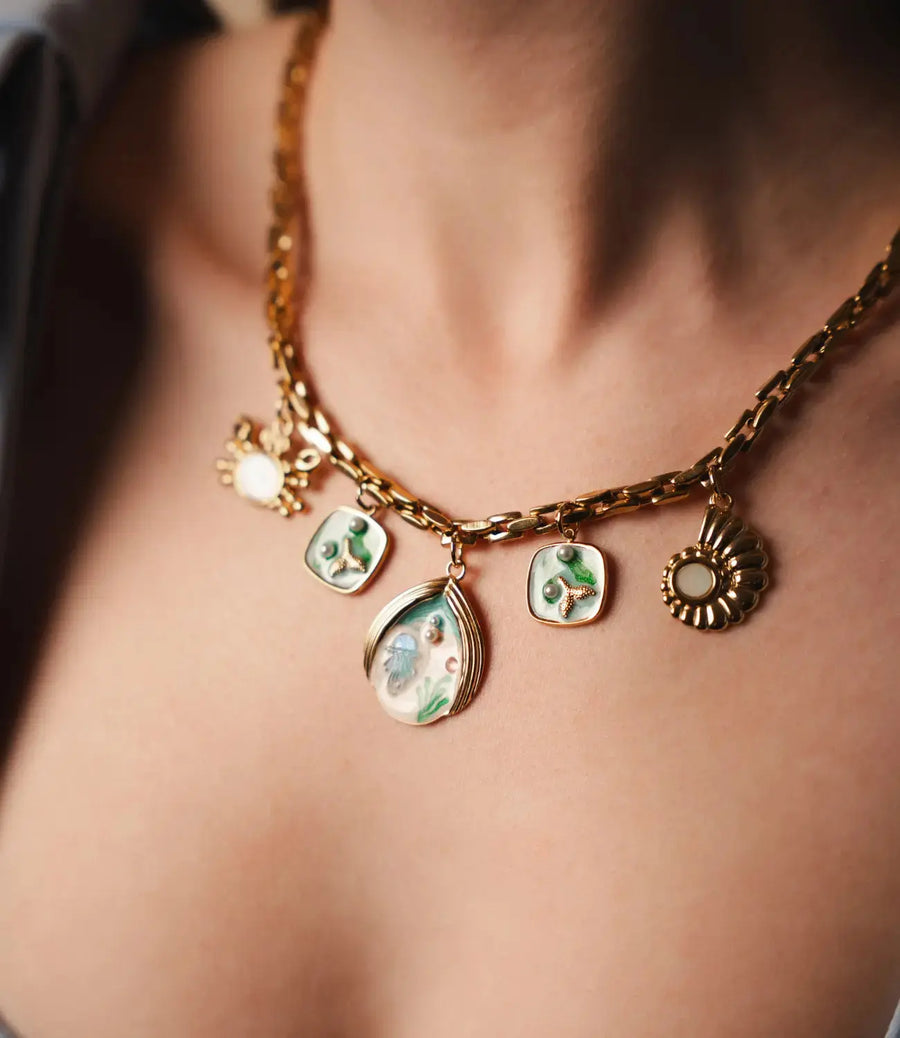 Phoebe-s-Offers-You-Something-Different-Turning-Your-Passion-for-Beauty-and-Good-Energy-into-Real-Money Phoebe`s