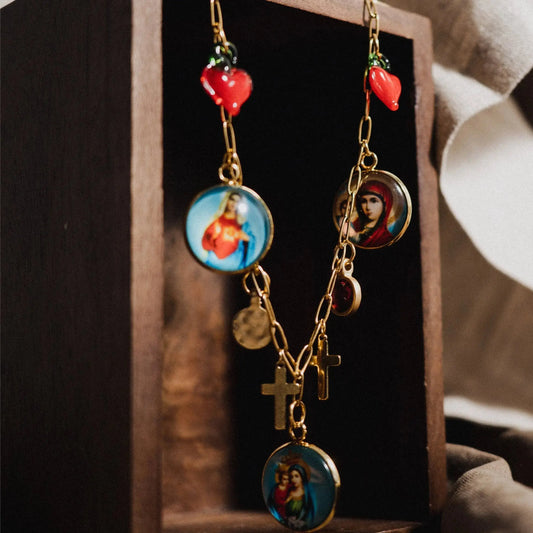 Religious-Necklace-Scapular-Fe-protección-y-estilo-en-una-sola-joya Phoebe`s