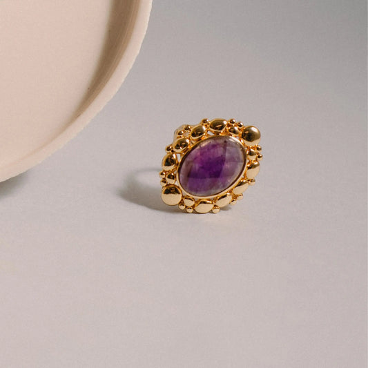 Statement-Ring-Crystal-A-Bold-Expression-of-Power-and-Elegance Phoebe`s