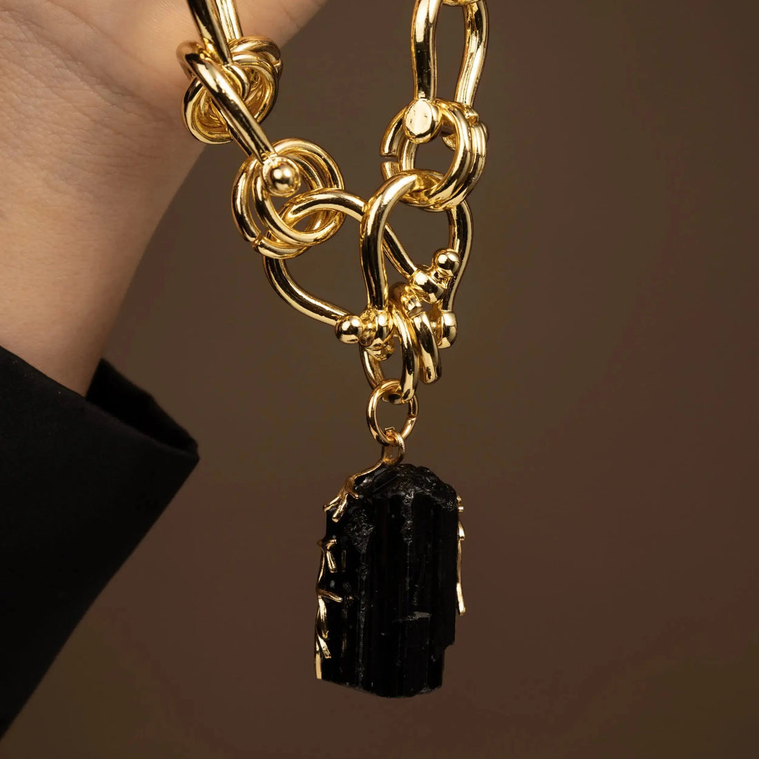 Black-Stones-Gems-The-Elegance-and-Power-of-Timeless-Jewelry Phoebe`s