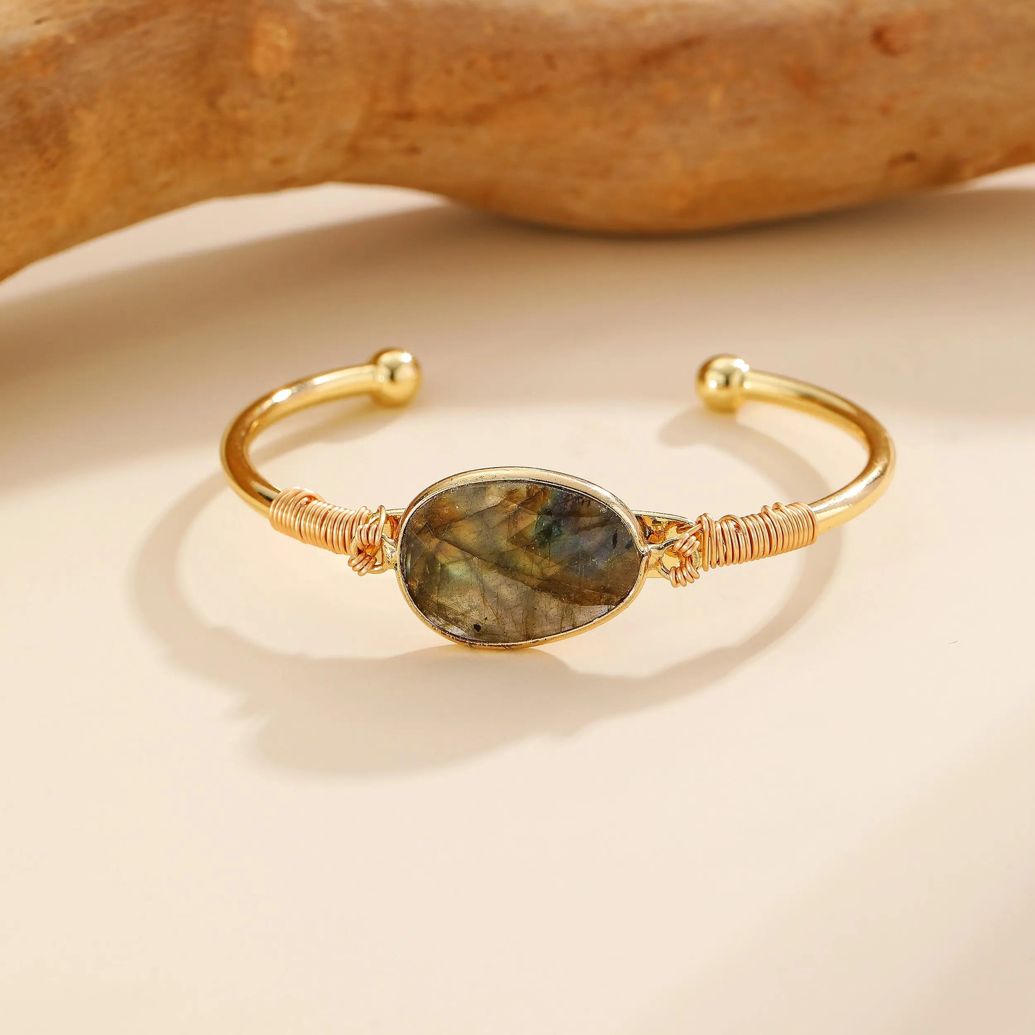 Labradorite: Enchanting and Mystical Gemstone