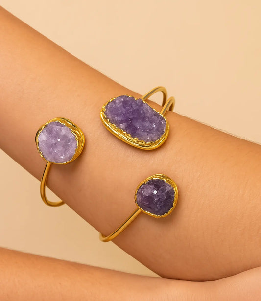 3 Rough Amethyst Bracelet with 18K Gold Plating – Energy, Balance, and Style PHOEBE'S 