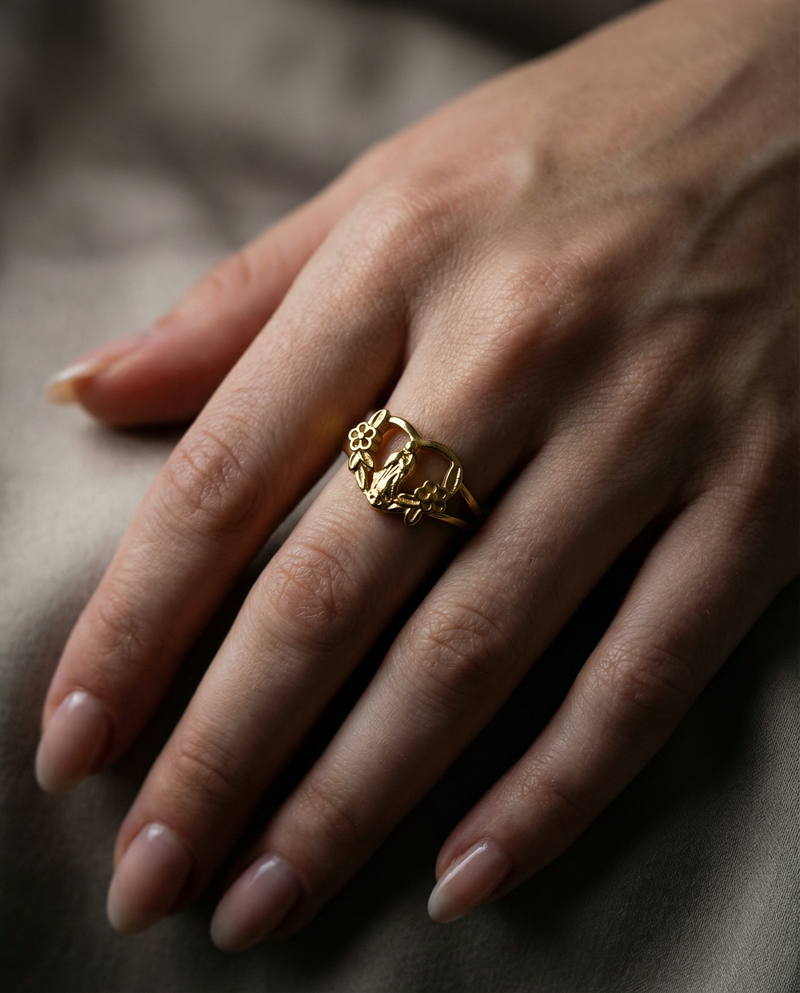 Catholic ring with the Virgin Mary and floral detail