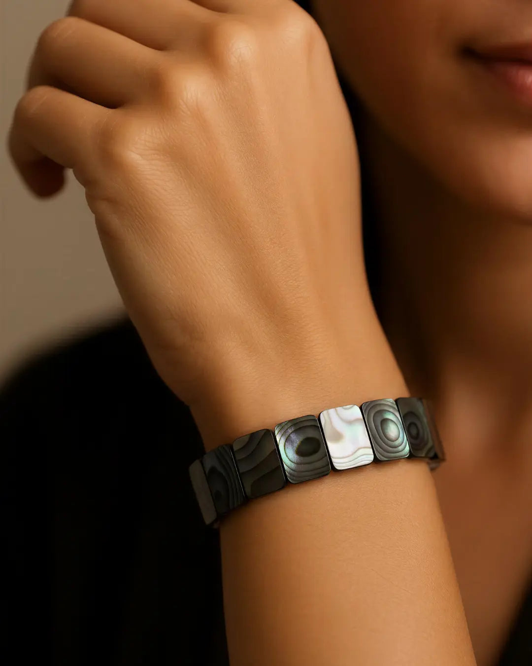 Abalone Luxe Bracelet – Oceanic Elegance in Every Movement PHOEBE'S 