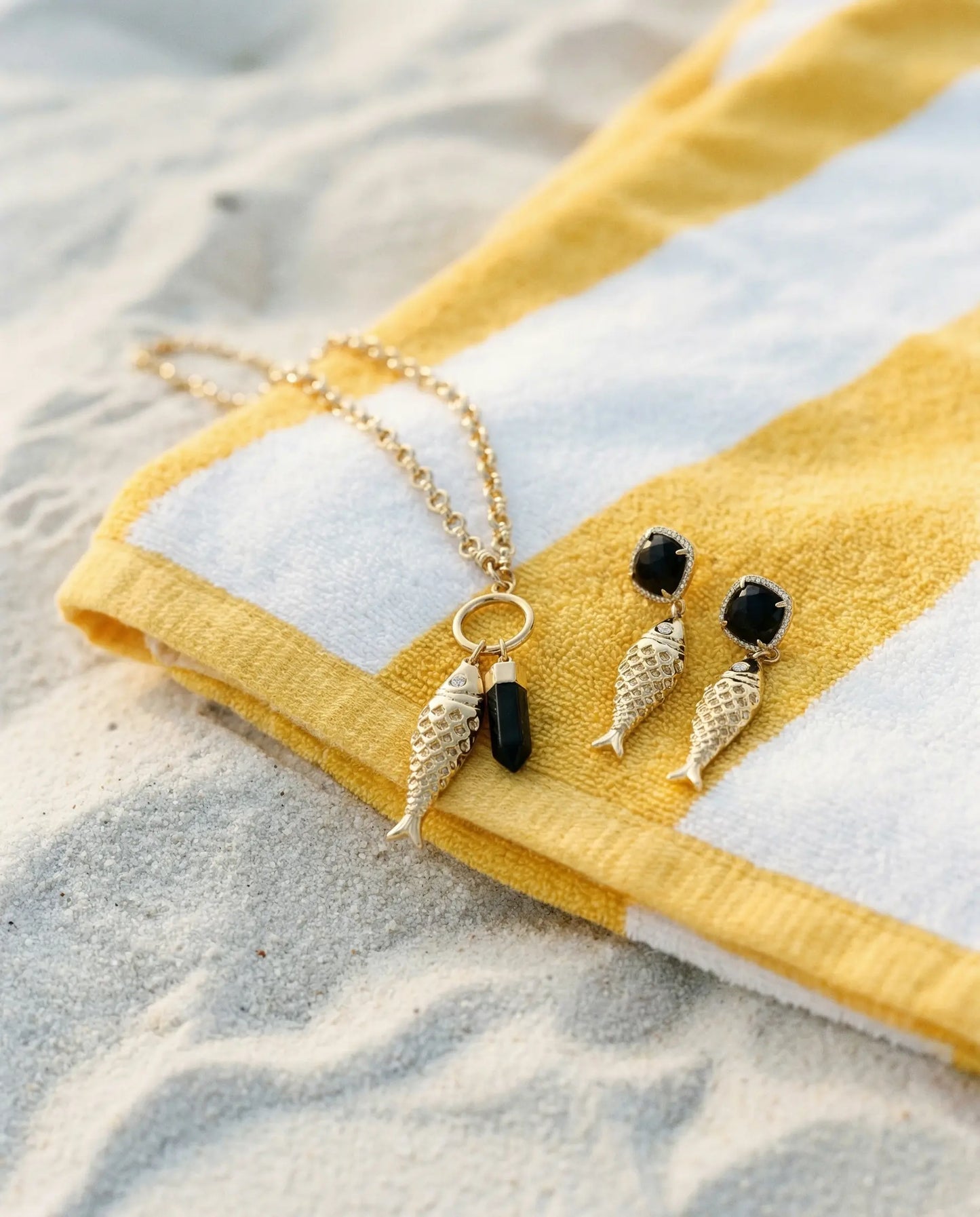 Black Agate Set with Goldfish and Gold-Plated Chain Phoebe`s  