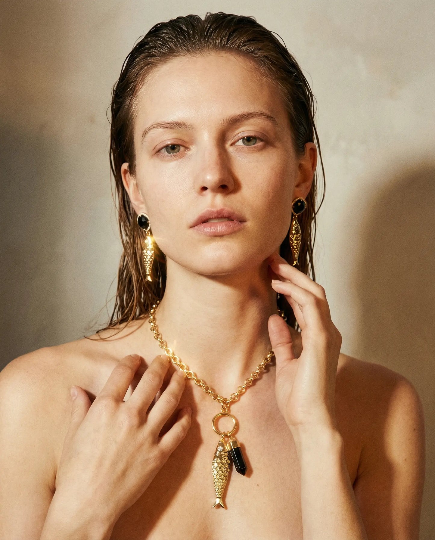 Black Agate Set with Goldfish and Gold-Plated Chain Phoebe`s  