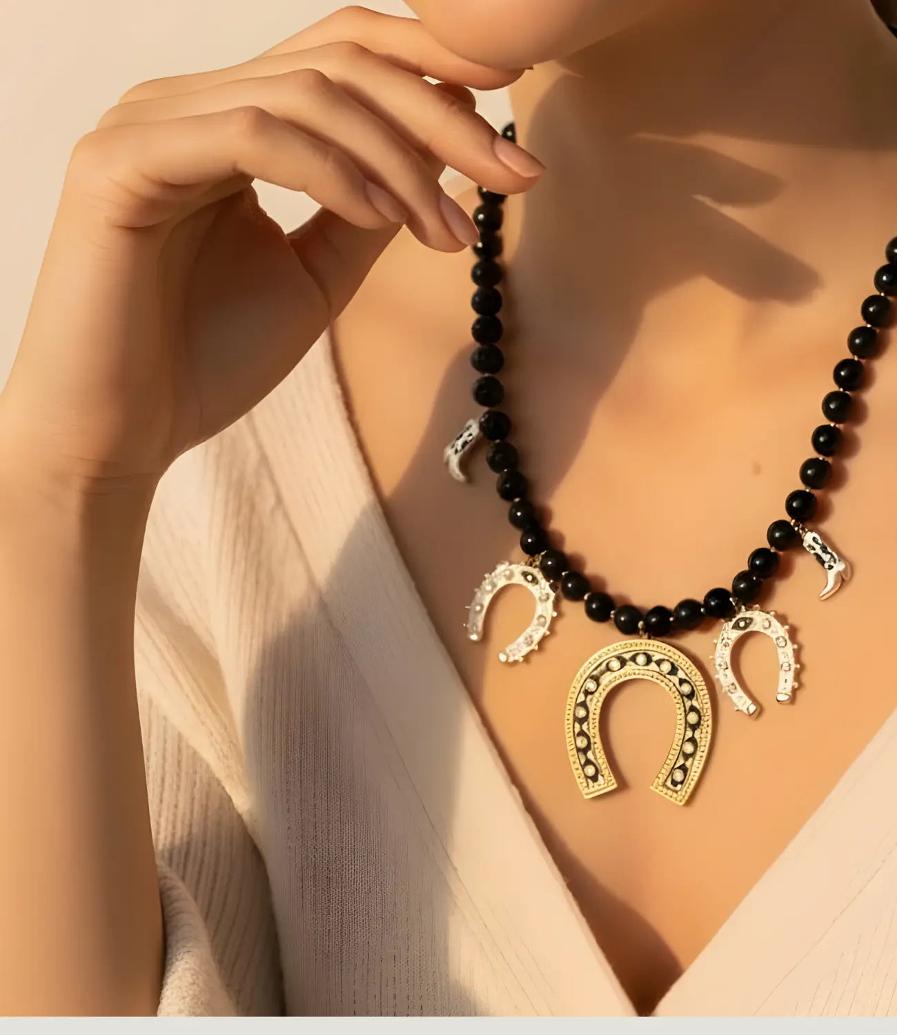 Black Necklace with Horseshoe Charms PHOEBE'S 