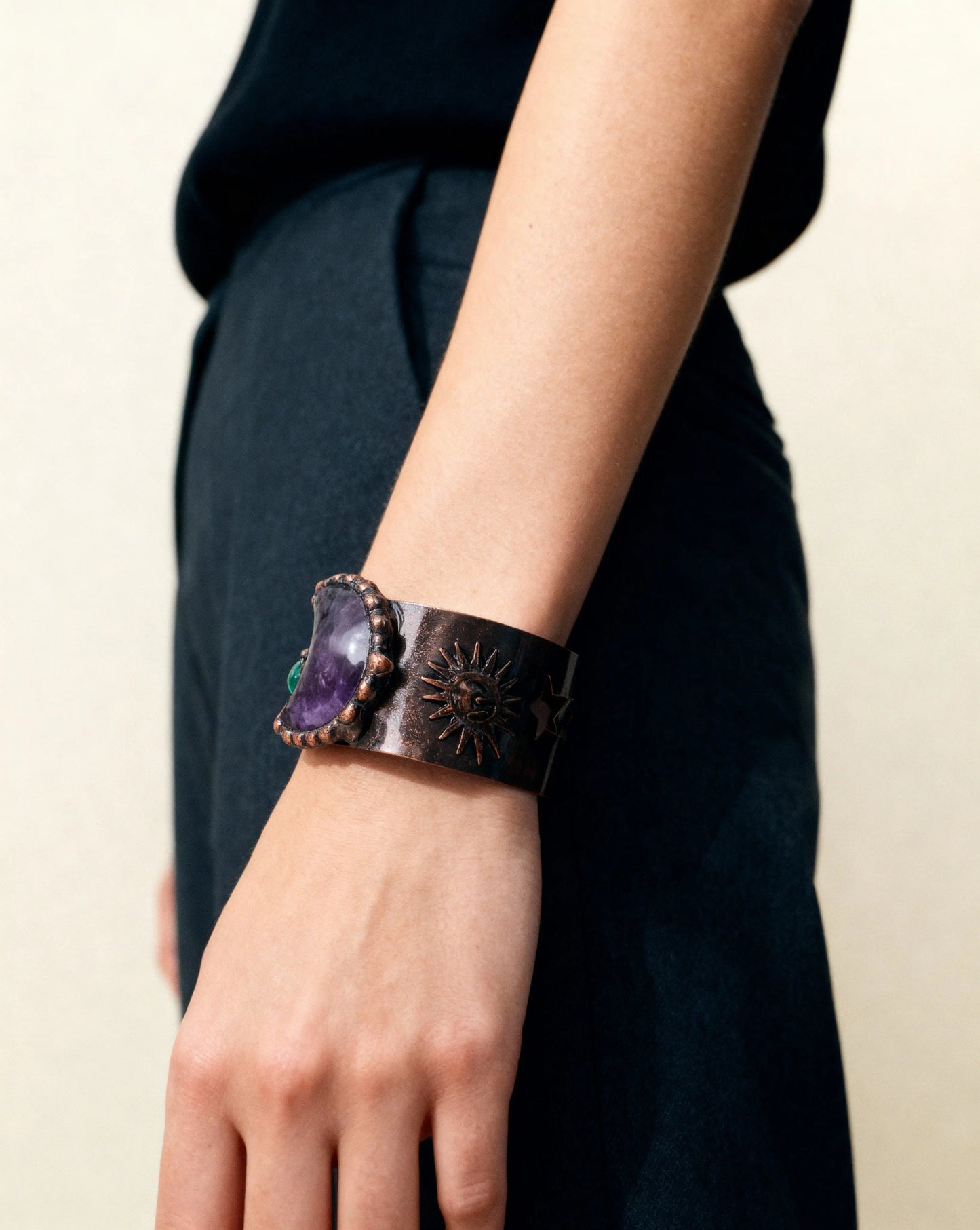 Cuff Bracelet with Natural Stone – Rose Quartz or Amethyst Phoebe`s 