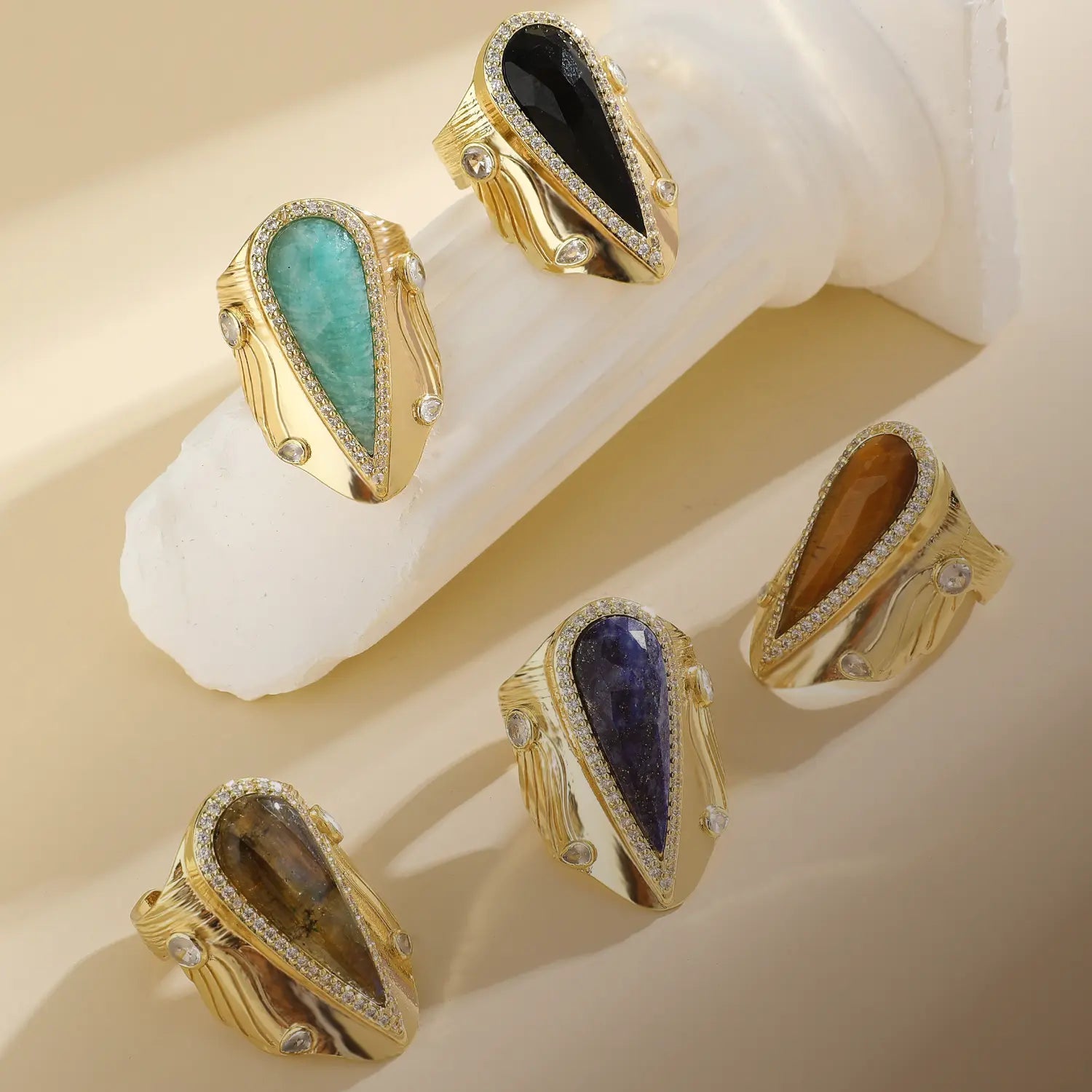 Figure Gemstone Ring PHOEBE'S 