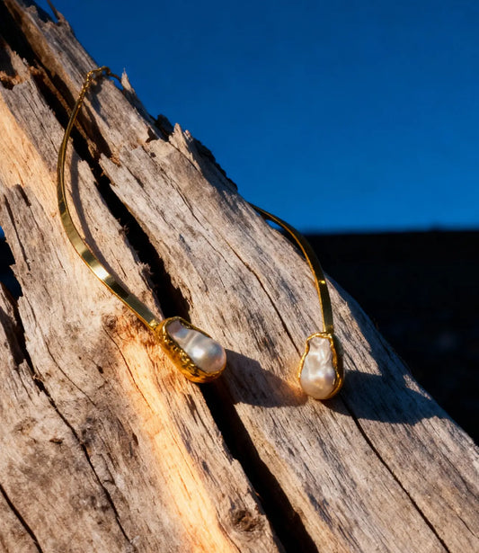 Gold Hoop with Baroque Pearls – Organic Elegance in 18K Gold Plated PHOEBE'S 