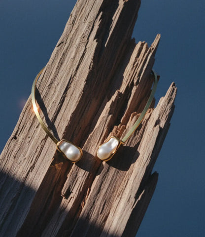 Gold Hoop with Baroque Pearls – Organic Elegance in 18K Gold Plated PHOEBE'S 