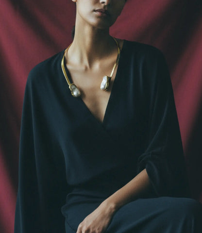 Gold Hoop with Baroque Pearls – Organic Elegance in 18K Gold Plated PHOEBE'S 