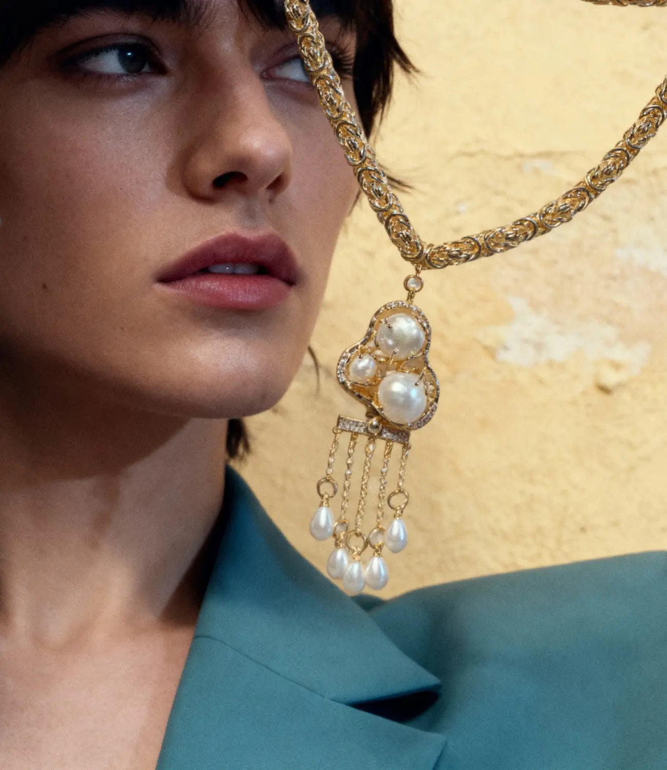 Gold Necklace with Baroque Pearls – Classic Elegance in 18K Gold PHOEBE'S 