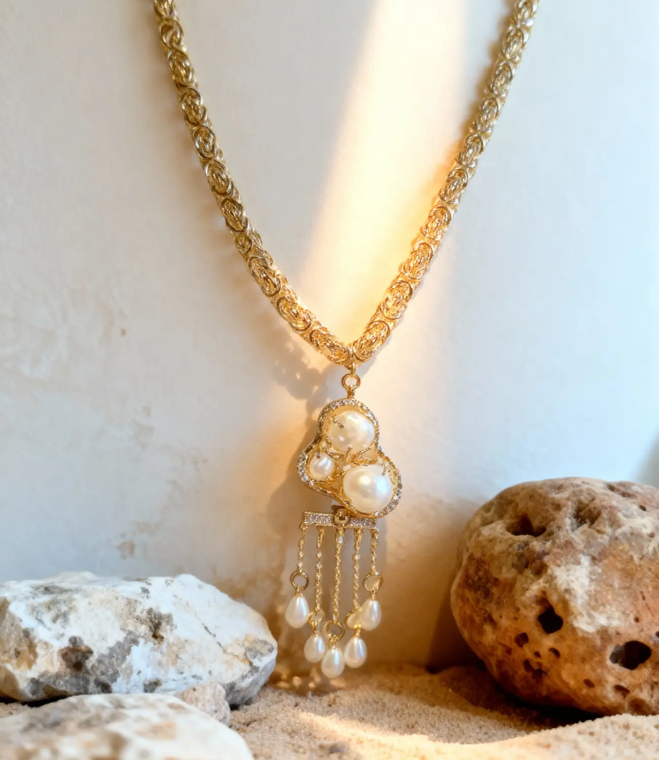 Gold Necklace with Baroque Pearls – Classic Elegance in 18K Gold PHOEBE'S 