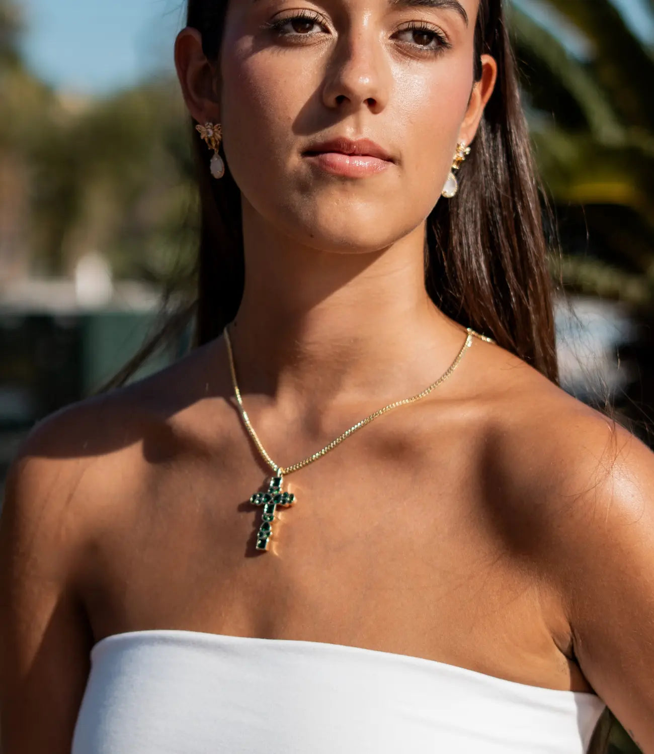 Gold-Plated Cross Necklace with Green Zirconia – Elegance and Timeless Style PHOEBE`S 