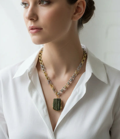 Green Tourmaline Necklace on a Two-Tone Chain – Amulet of Healing and Inner Harmony PHOEBE'S 
