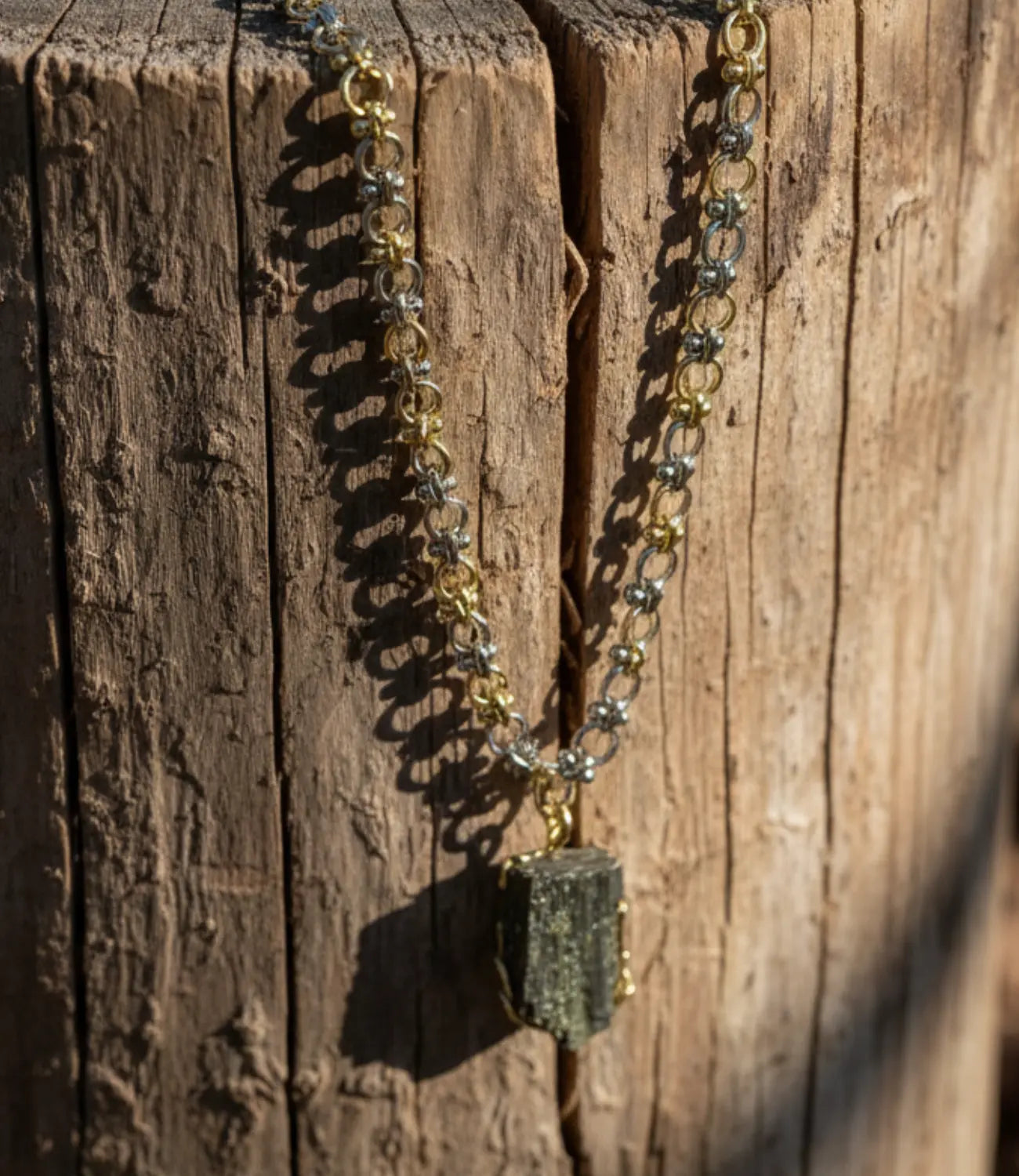 Green Tourmaline Necklace on a Two-Tone Chain – Amulet of Healing and Inner Harmony PHOEBE'S 
