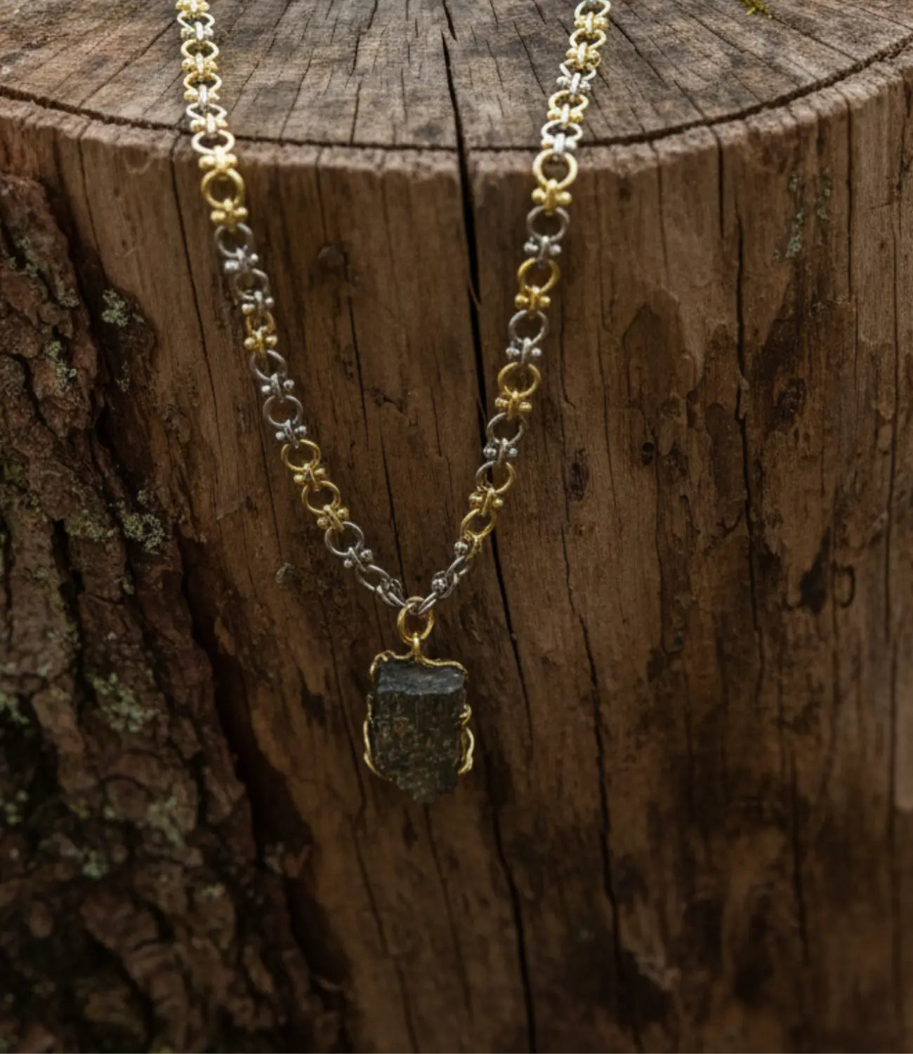 Green Tourmaline Necklace on a Two-Tone Chain – Amulet of Healing and Inner Harmony PHOEBE'S 