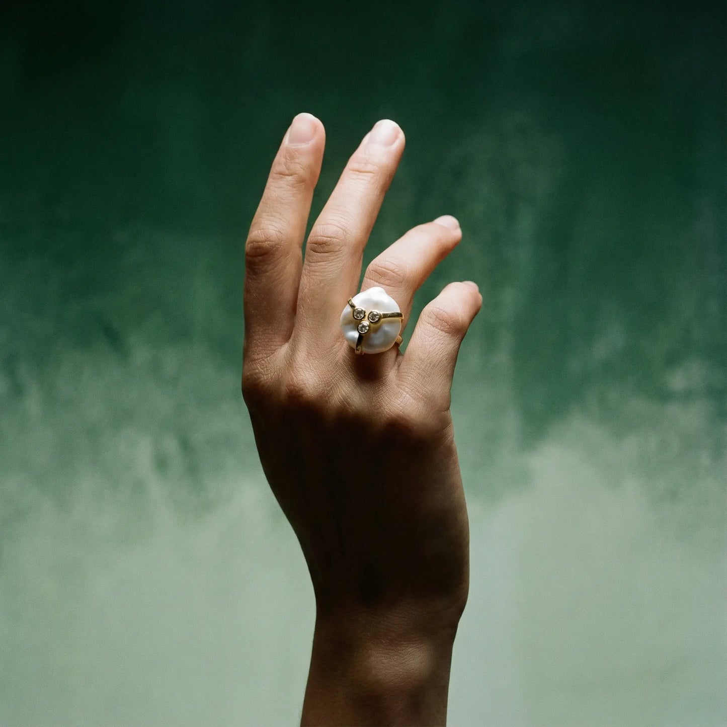Irregular Pearl Ring in Gold – Organic Elegance and Inner Light PHOEBE'S 