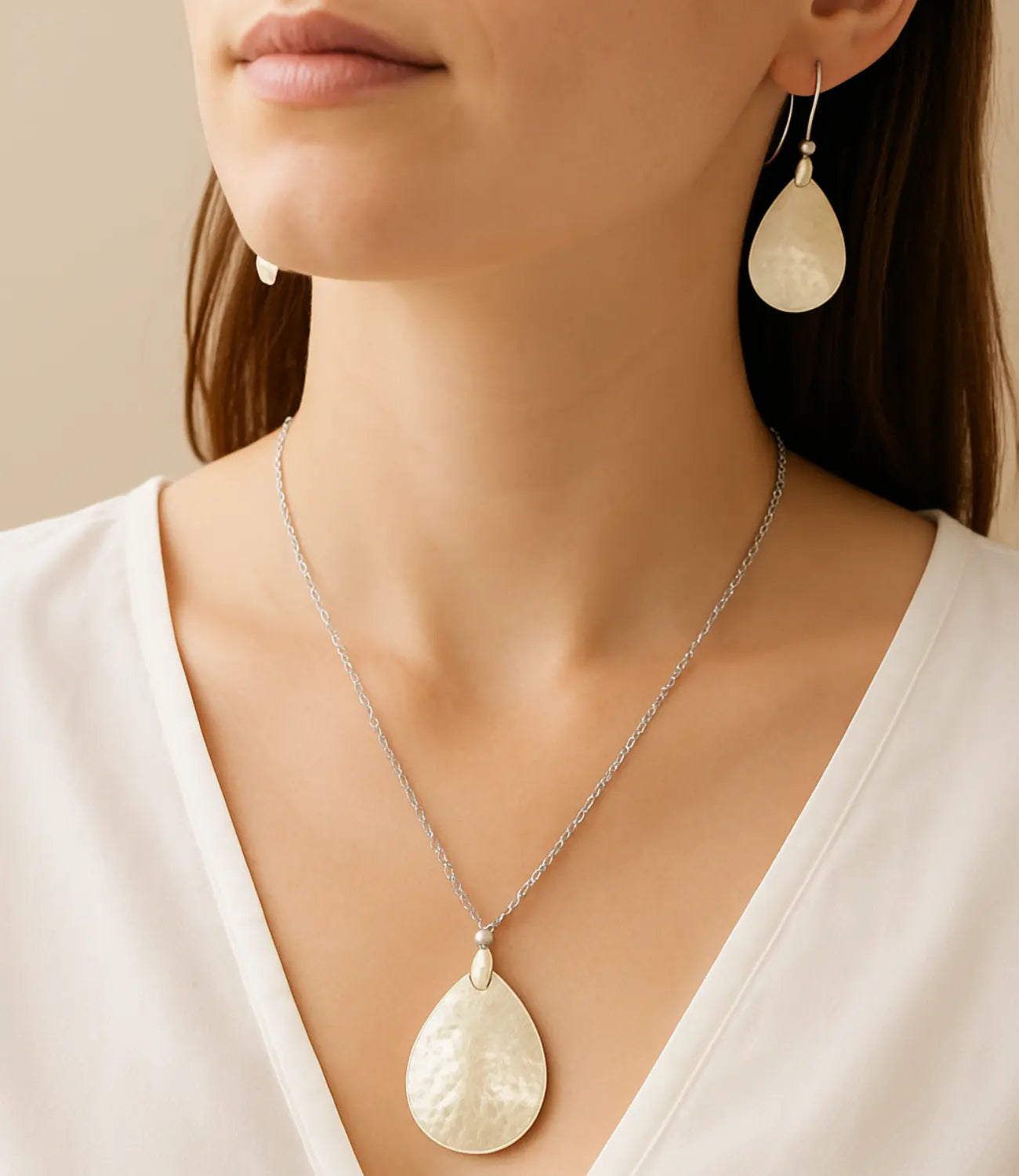 Mother-of-Pearl Necklace and Earrings Set Phoebe`s  
