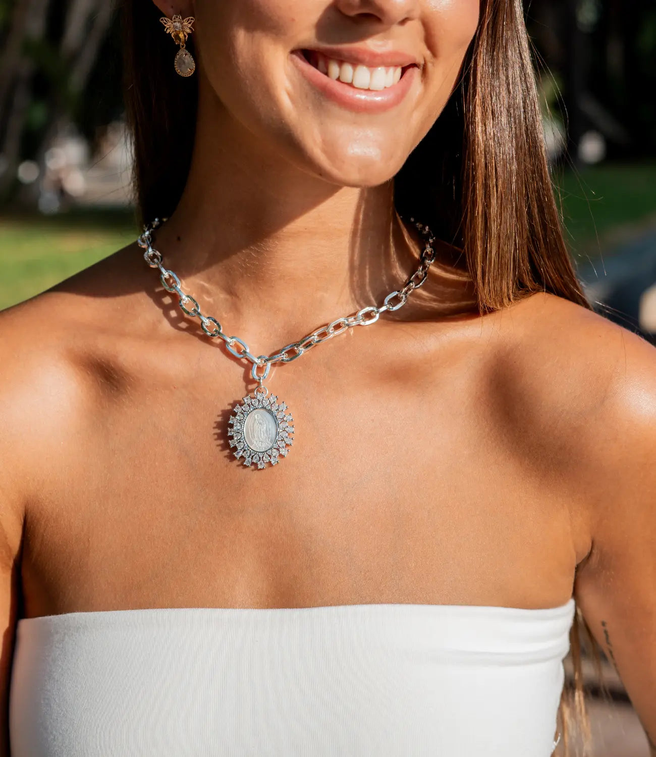 Mother-of-Pearl Virgin Necklace with Thick Silver-Plated Chain PHOEBE'S 