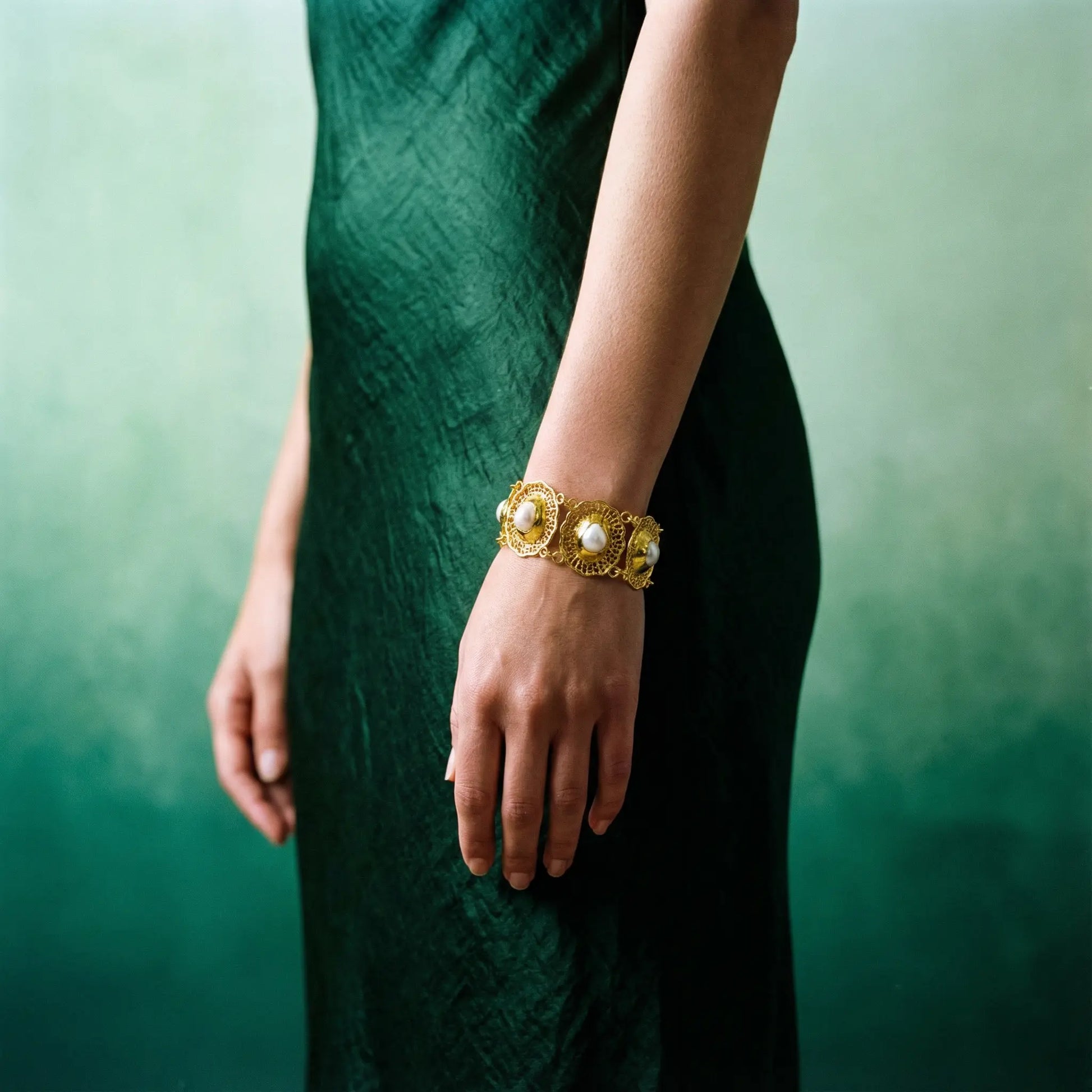 Open Bracelet with Natural Pearl and 18K Gold-Plated Filigree PHOEBE'S 