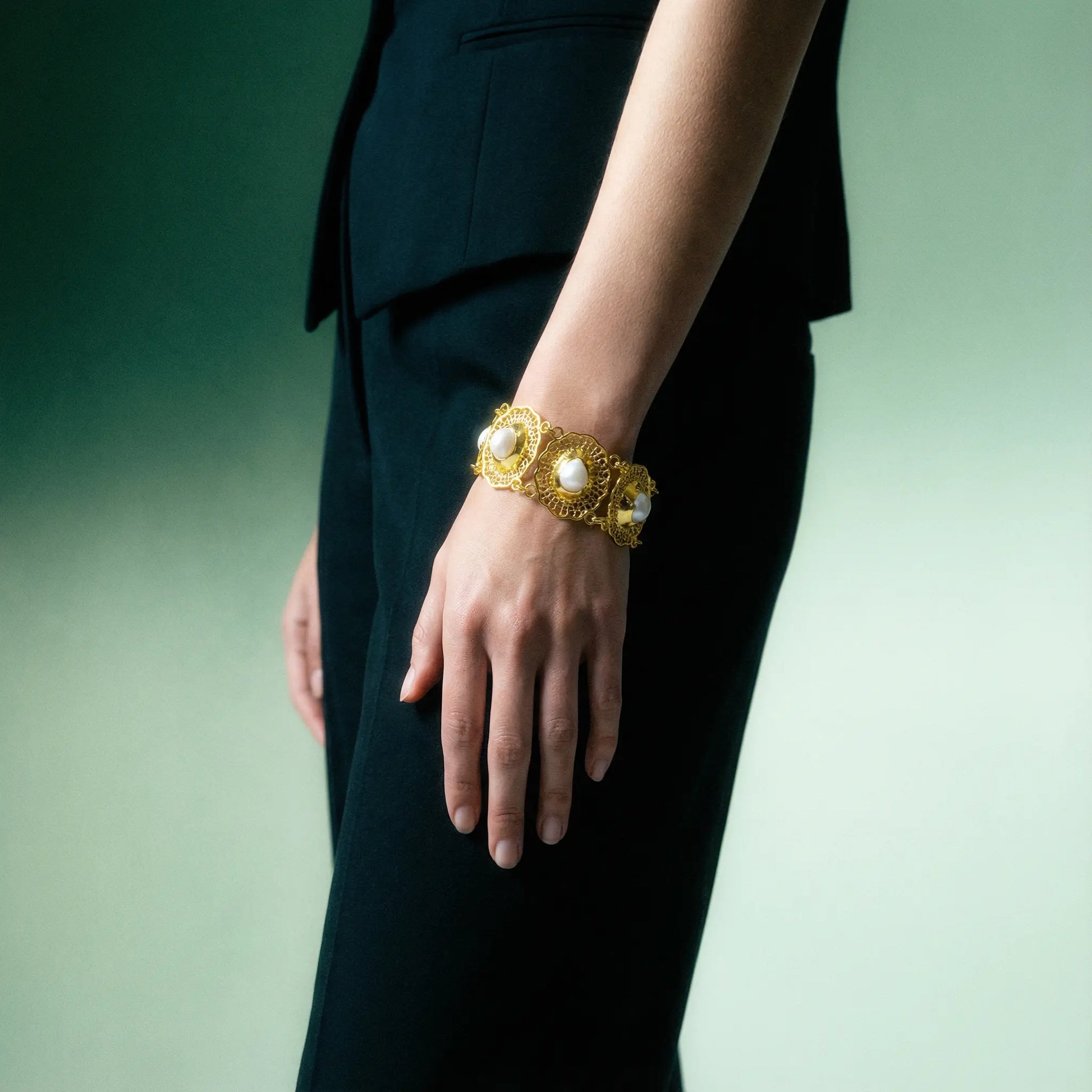 Open Bracelet with Natural Pearl and 18K Gold-Plated Filigree PHOEBE'S 