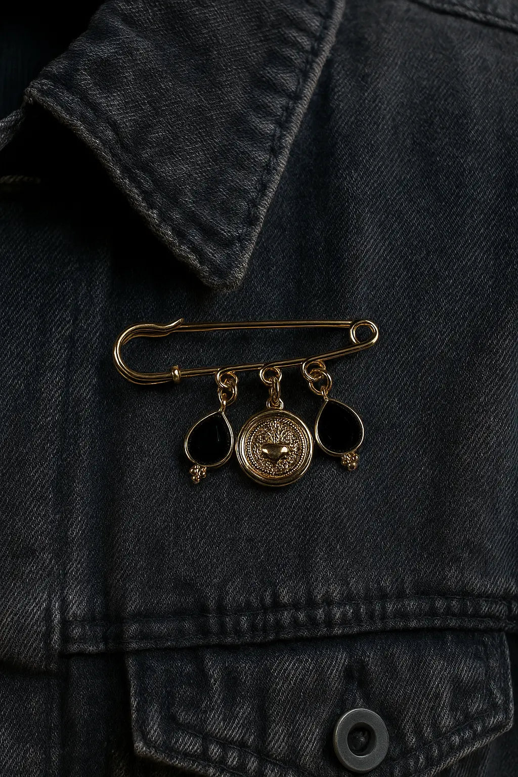 Sacred Heart Brooch with Onyx Drops – Protection, Strength, and Elegance Phoebe`s  