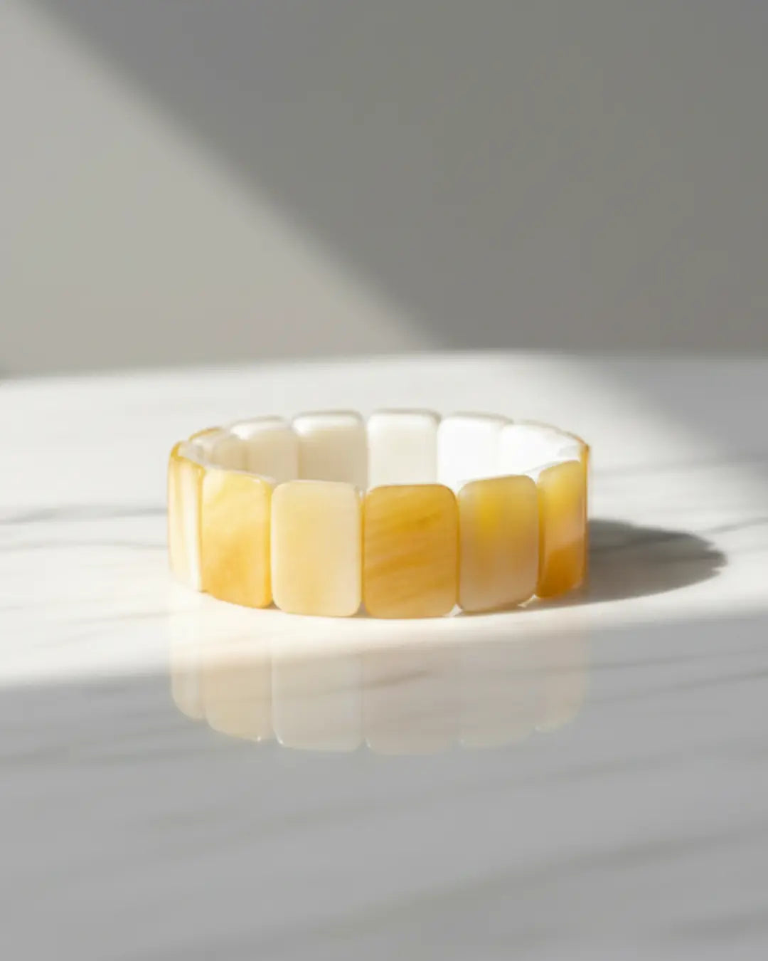 Shell Essence Bracelet – Minimalist Elegance in White and Gold PHOEBE'S 