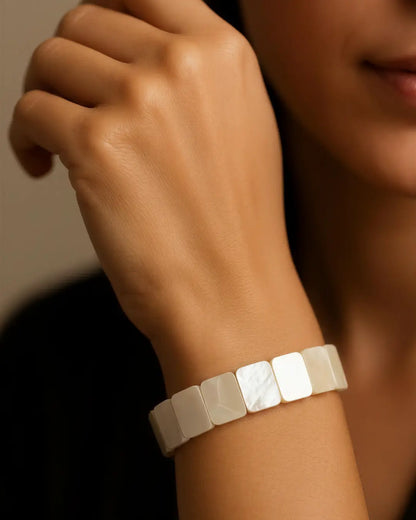 Shell Essence Bracelet – Minimalist Elegance in White and Gold PHOEBE'S 