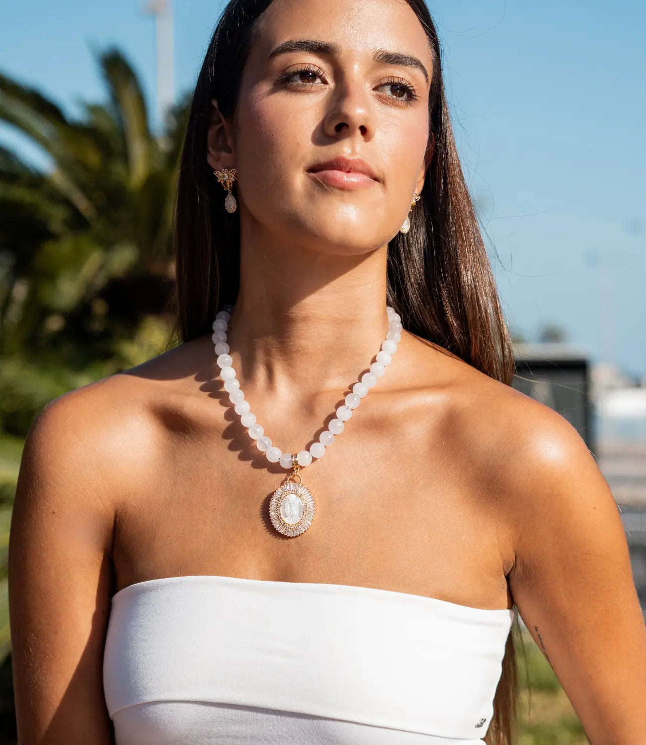 White Quartz Necklace with Mother-of-Pearl Medal of the Virgin PHOEBE'S 