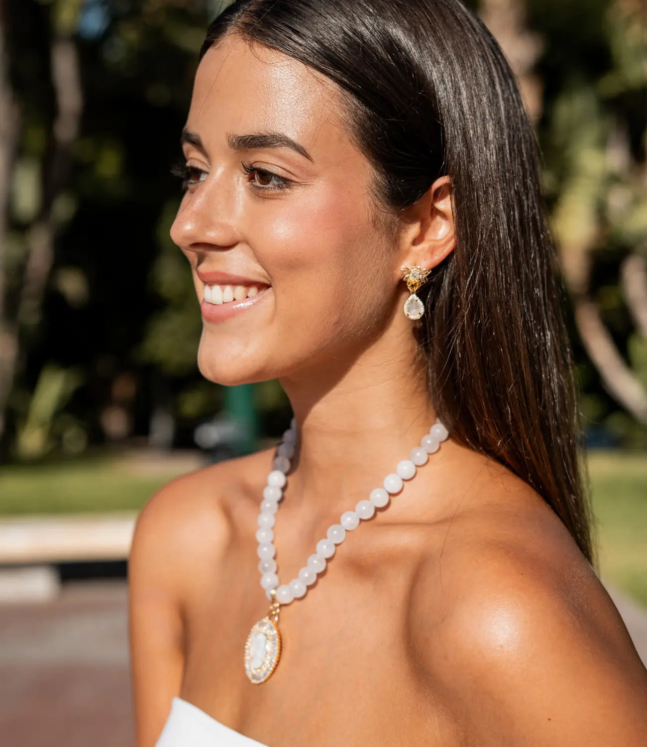 White Quartz Necklace with Mother-of-Pearl Medal of the Virgin PHOEBE'S 