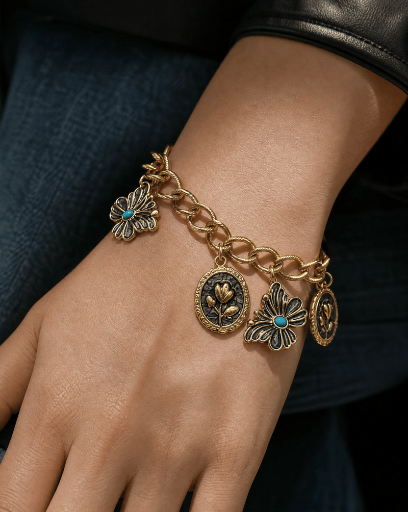 Butterfly and flower charm bracelet in gold stainless steel – Phoebe's