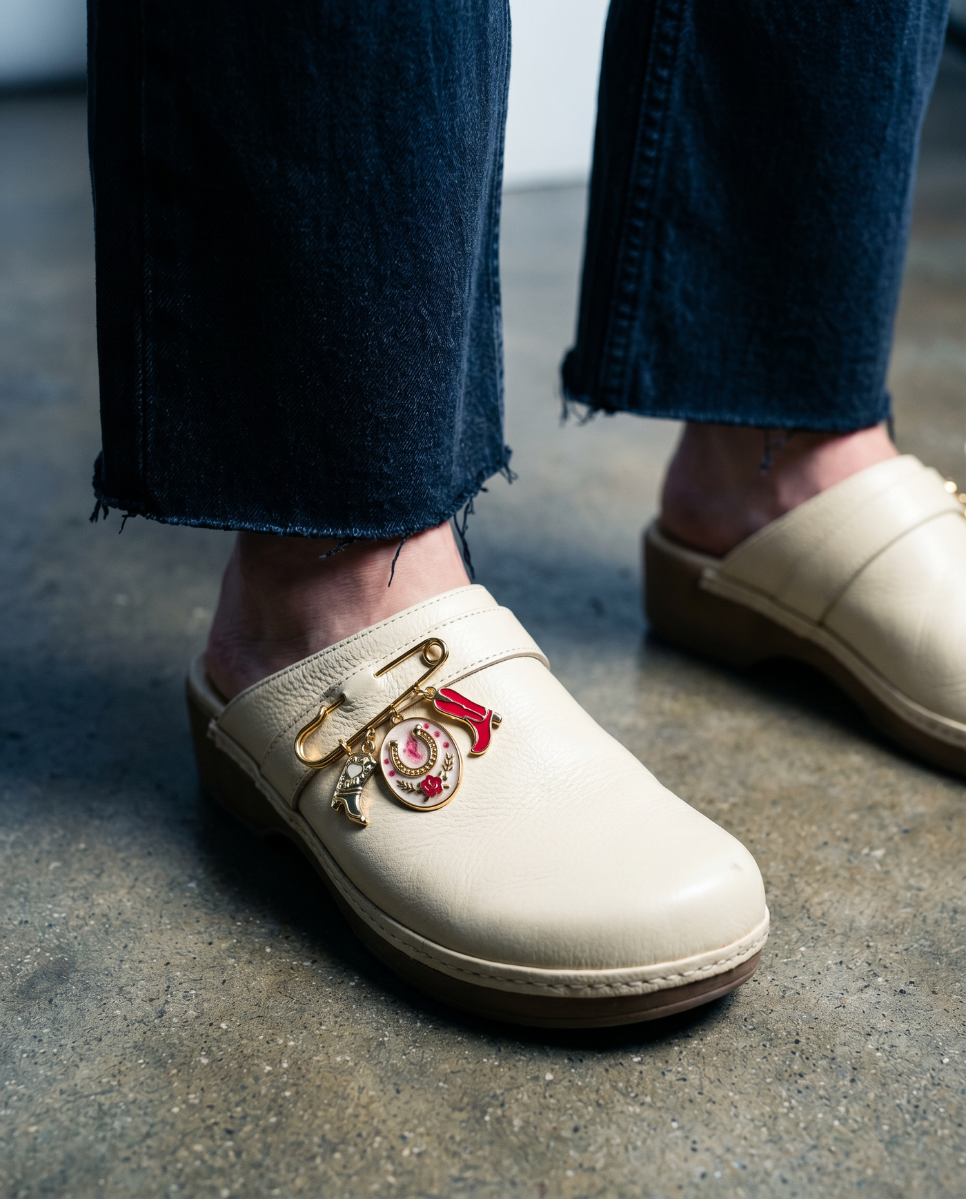 Floral Rose Charm Brooch Pin · Shoe, Bag, Jacket Accessory