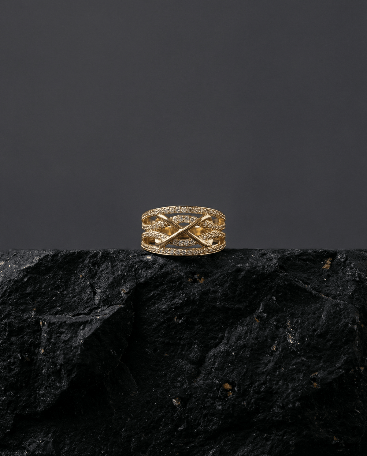 Criss-cross pavé statement ring – Phoebe's