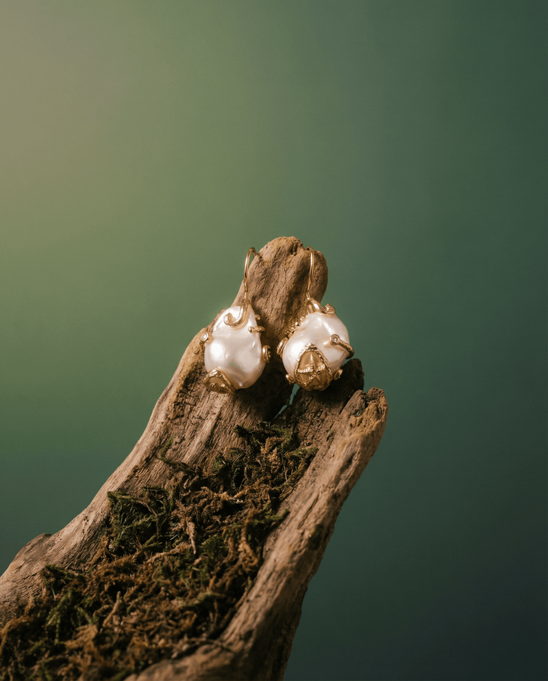 Gold baroque pearl drop earrings – Phoebe's